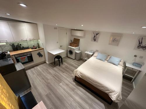 Cosy, self-contained guest house