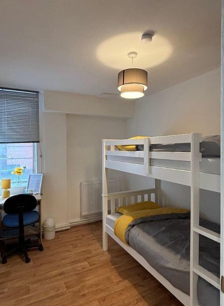 Sterling Suites Ealing Room Type - Standard Twin Room