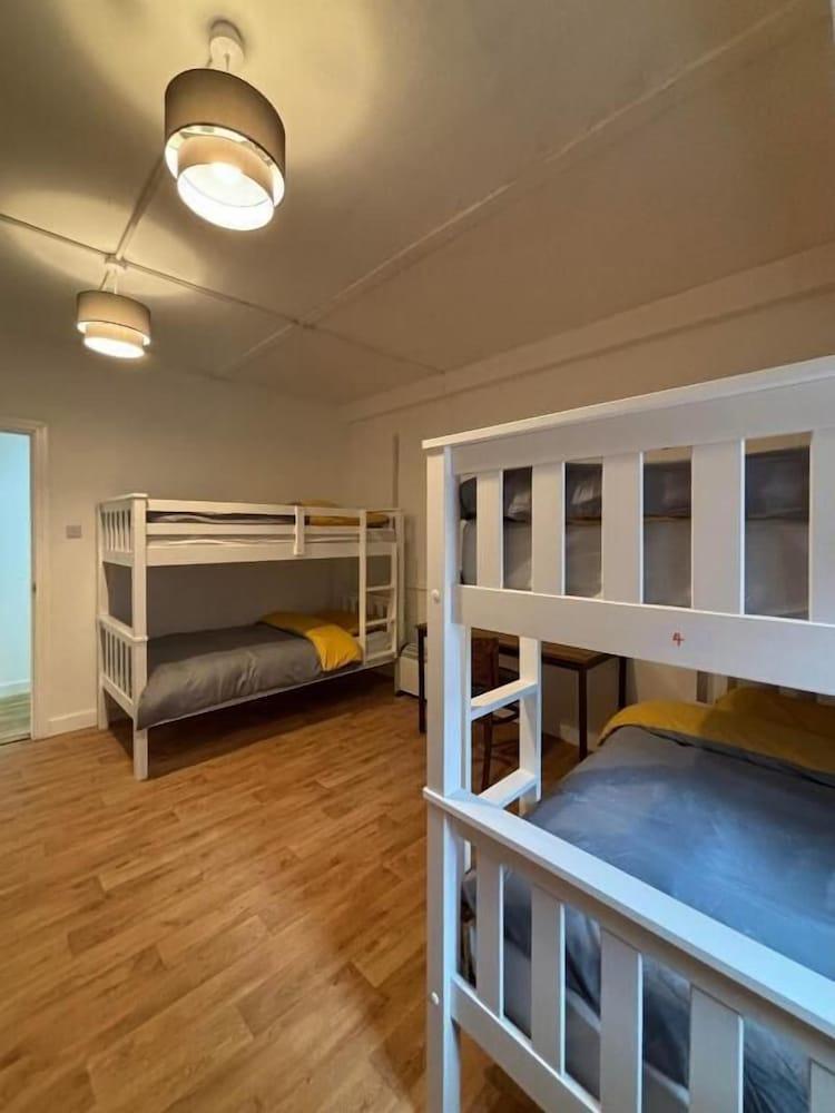 Sterling Suites Ealing - Tap to explore photos