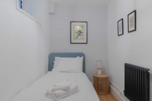 Newly Refurbished 2BD Flat - Wimbledon Village! - Tap to explore photos
