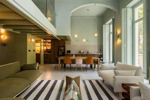 Beautiful Paddington Loft-Style Apartment - Tap to explore photos