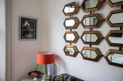 Imperial airways apartment SW10 - Tap to explore photos