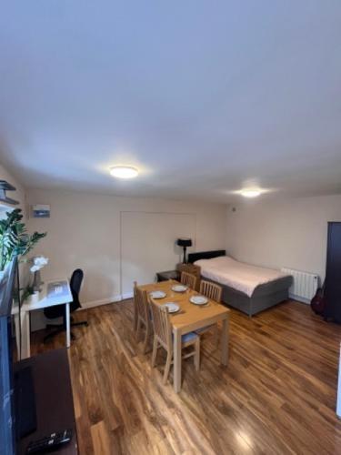 Guest House in London - Tap to explore photos