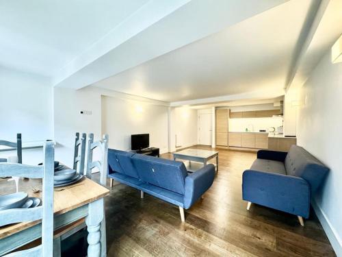 The Putney Hideaway-London - Tap to explore photos