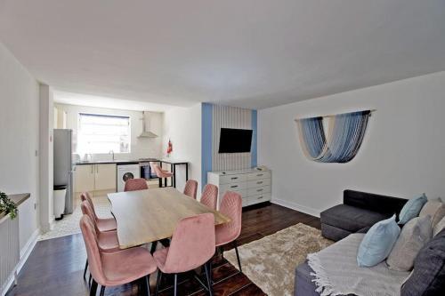 Imperial Medina House-Whitechapel Apartment - Tap to explore photos