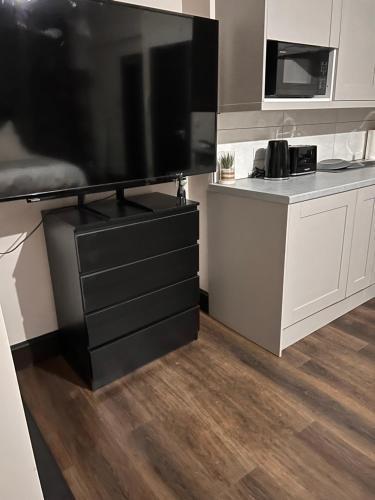King Size Studio Apartment Streatham - Tap to explore photos