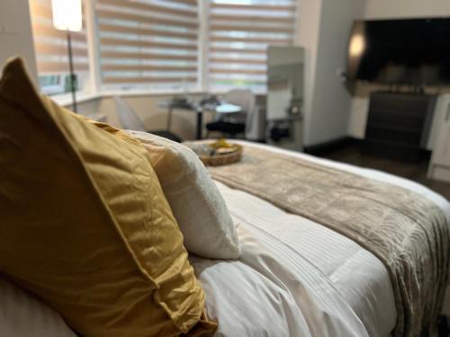King Size Studio Apartment Streatham - Tap to explore photos