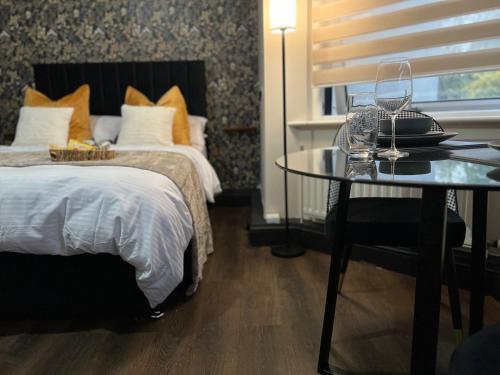 King Size Studio Apartment Streatham - Tap to explore photos