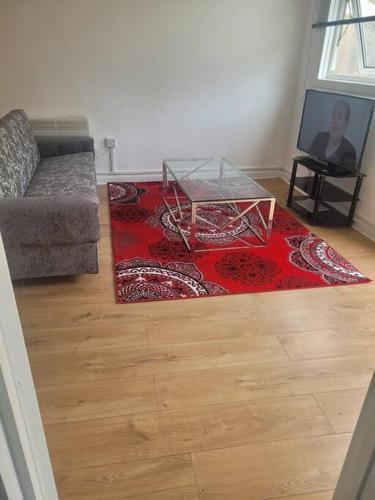 Spacious Studio Flat - Tap to explore photos