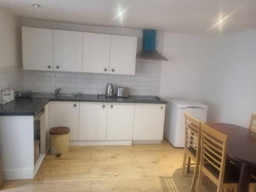 Spacious Studio Flat - Tap to explore photos