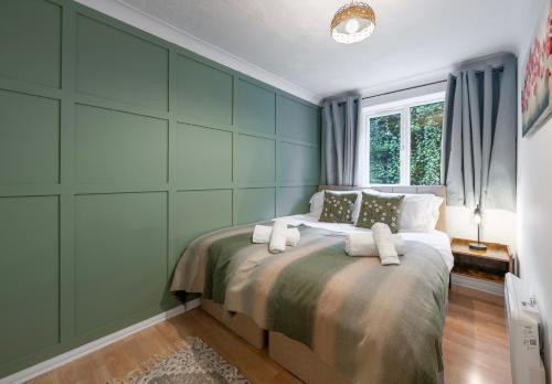 Wimbledon living - Tap to explore photos
