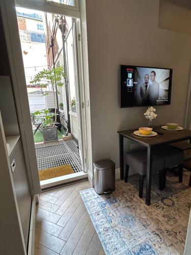 Chelsea flat, convenient and quiet - Tap to explore photos