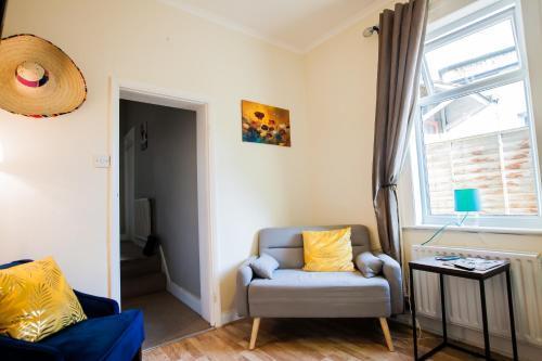 Kingston Central Garden House with Free Parking - Tap to explore photos