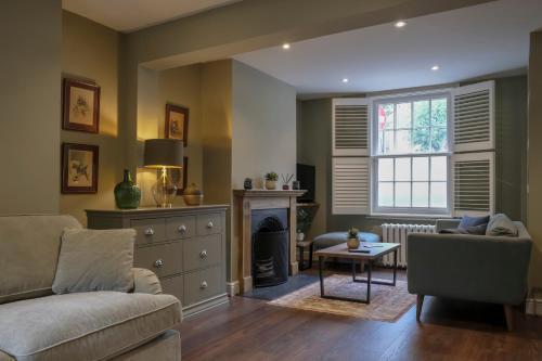 Classic English House - Tap to explore photos