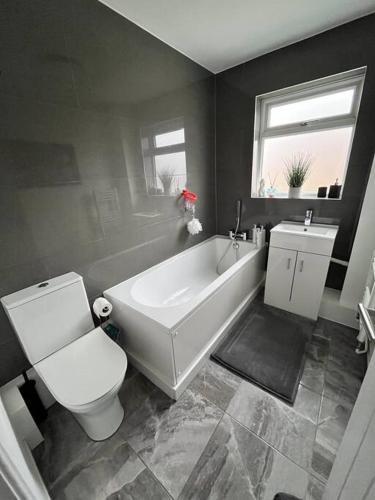 Luxury Ground Floor Maisonette - Tap to explore photos