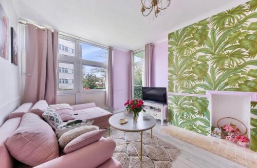 Stylish Pink Oasis in Wimbledon - Tap to explore photos