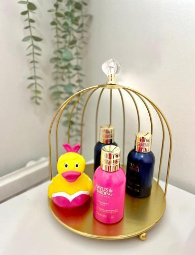 Stylish Pink Oasis in Wimbledon - Tap to explore photos