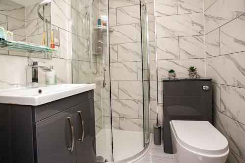 Serene Studio apartment Sydenham - Tap to explore photos
