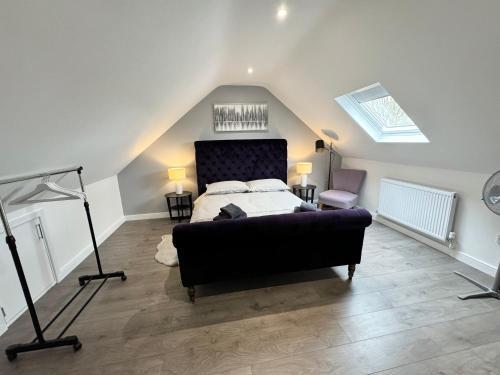Gorgeous Loft Room - Tap to explore photos