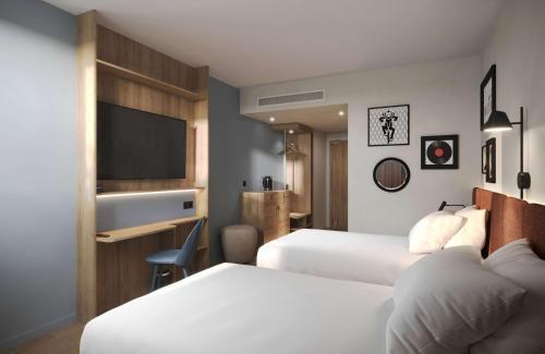 Hampton By Hilton Paris Charles De Gaulle Airport - Tap to explore photos