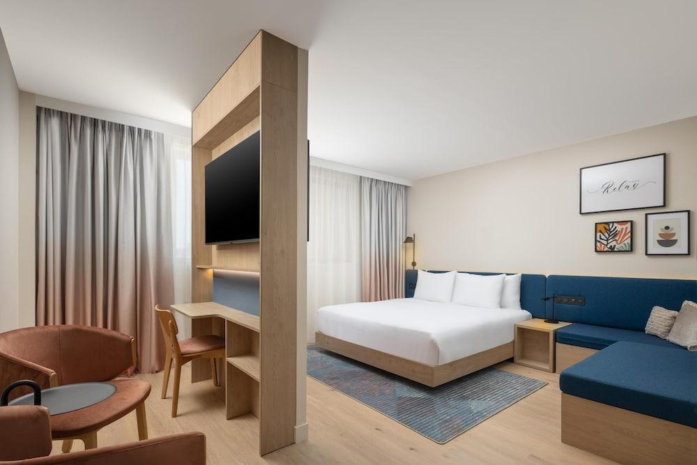 Hampton By Hilton Paris Charles De Gaulle Airport - Tap to explore photos