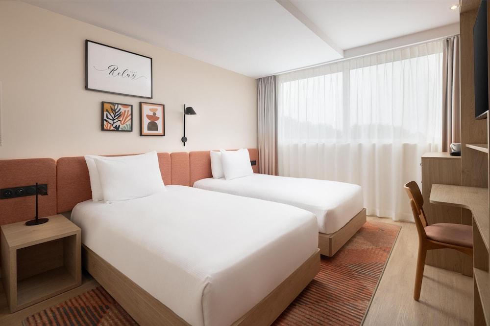 Hampton By Hilton Paris Charles De Gaulle Airport Room Type - Twin Room, 2 Twin Beds