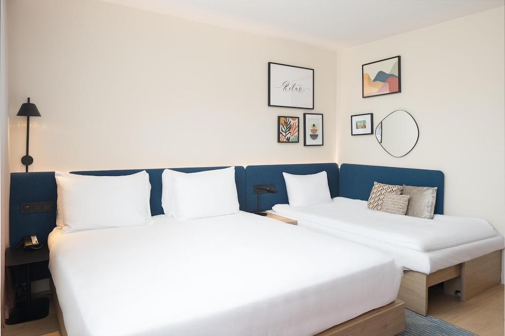 Hampton By Hilton Paris Charles De Gaulle Airport - Tap to explore photos
