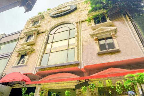 Super OYO Townhouse Oak Grand Orienchi - Tap to explore photos