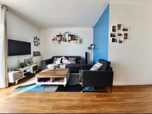 Nanterre home - Tap to explore photos
