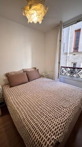 Charming apartment in Monmartre - Tap to explore photos