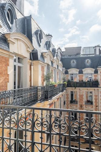 Veeve - Clichy Couture