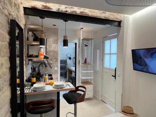 Studios Clouet-Paris Centre- XVe! - Tap to explore photos