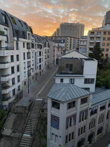 Appartement Buttes Chaumont - Tap to explore photos
