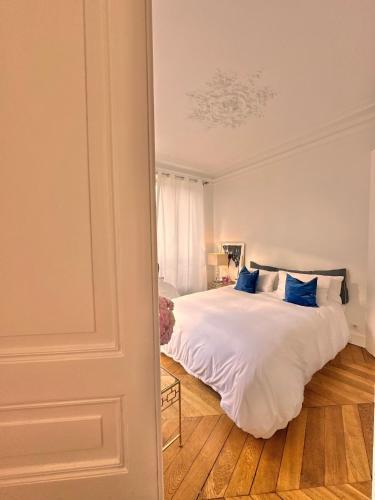 Eiffel Tower View - Apartment Award 2026 - Tap to explore photos