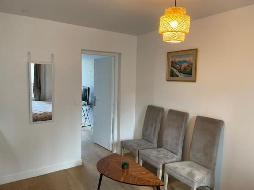 Beautiful and large apartment Paris Montparnasse - Tap to explore photos