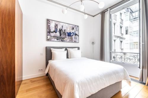 Luxury Appartement Champs Elysees - Tap to explore photos