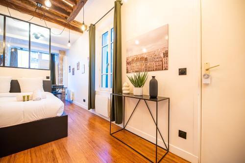 Lovely apartment in Paris - Room Type - One-Bedroom Apartment