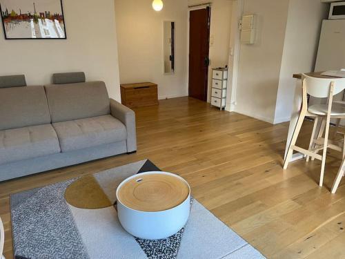 Superbe appartement avec belle vue jardin - Tap to explore photos