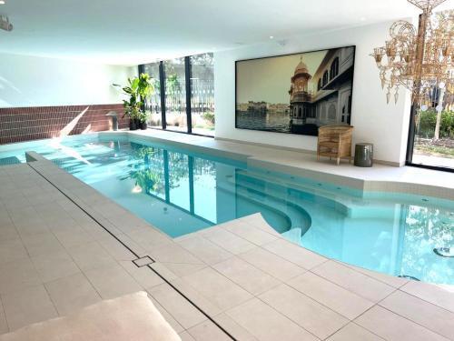 RESIDENCE SERVICES MONTANA Paris Clichy - Tap to explore photos