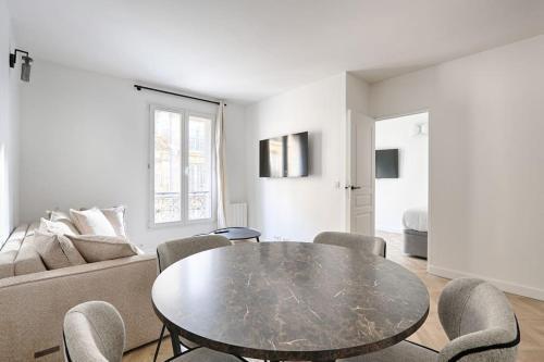 Saussier Ternes Charming Apartment 4P - Tap to explore photos