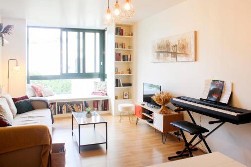 1 bedroom apartment with garden - Tap to explore photos