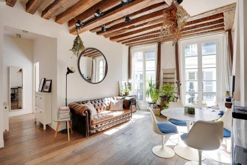Charming Apartment Saint Germain - Tap to explore photos