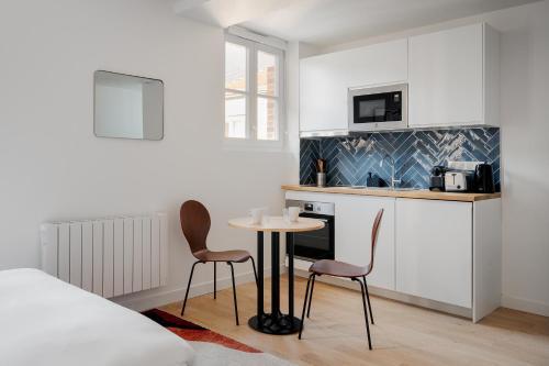 Residence Clichy - Dagobert - Tap to explore photos