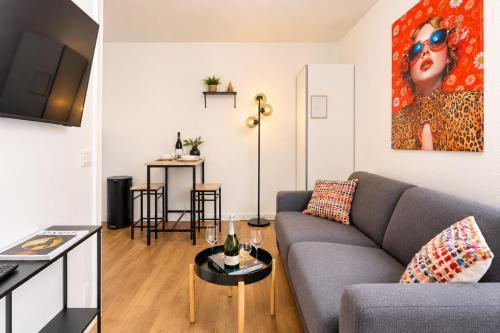 Sevres Cosy studio - Tap to explore photos