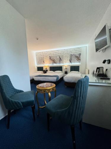 Hotel Grand Paris Room Type - Quadruple Room