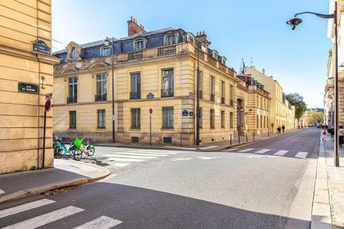 Family Apartment near Invalides -Rodin-Orsay Museum
