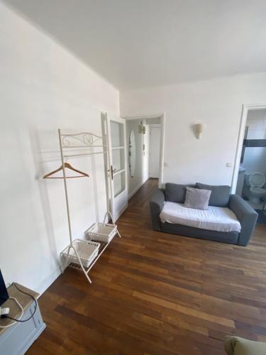 Studio Montrouge proche Centre - Tap to explore photos