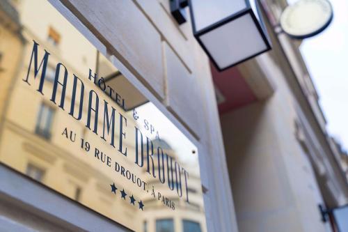 Madame Drouot & Spa - Opera - Tap to explore photos