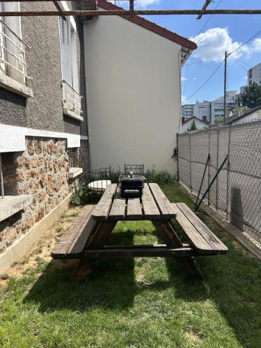 Grand Paris Cozy Stay Private Studios and Apartment Quick Access to Paris Room Type - Studio