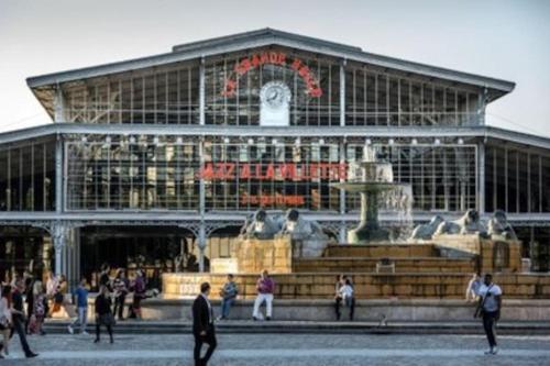 Studio number 10 - Tap to explore photos